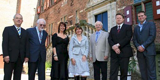 Van links naar rechts: Goery Huijink, John Thoben, Ellen van den Bosch, Jacqueline Wissink, Gerard Booms, Ben Bisseling en Edwin Zweers.