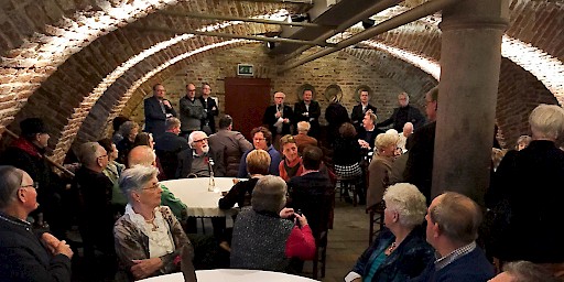 Receptie van de Heemkundekring Bergh in de kelder van Huis Bergh in 2015.