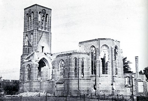 Vlak voor de bevrijding wordt de Mattheuskerk nog verwoest door de Duitsers.