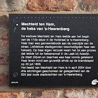 s-Heerenberg - Mechteld ten Ham, bordje rechts van het beeld (2015)
