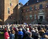 Openluchtmis op hemelvaartsdag op de binnenplaats van Huis Bergh.