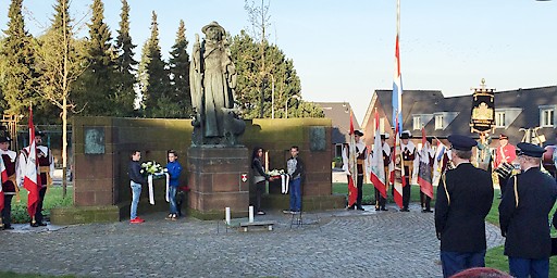 Dodenherdenking bij het monument van de Goede Herder in 2016.