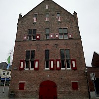 Zijde Hofstraat, de hoofdingang