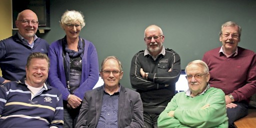 Foto en filmgroep (vlnr): Staand: Marc Dubois, Jose Bod, Fred Heuvel, Jos Neijenhuis. Zittend: Ben Bisseling, Jan Meurs, Gerhard Pas