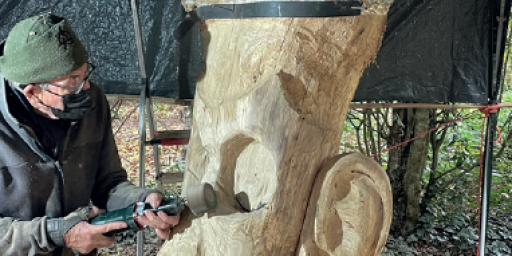 Theo Wicherink aan het werk voor Mond vol zand. Foto via kunstenaar.